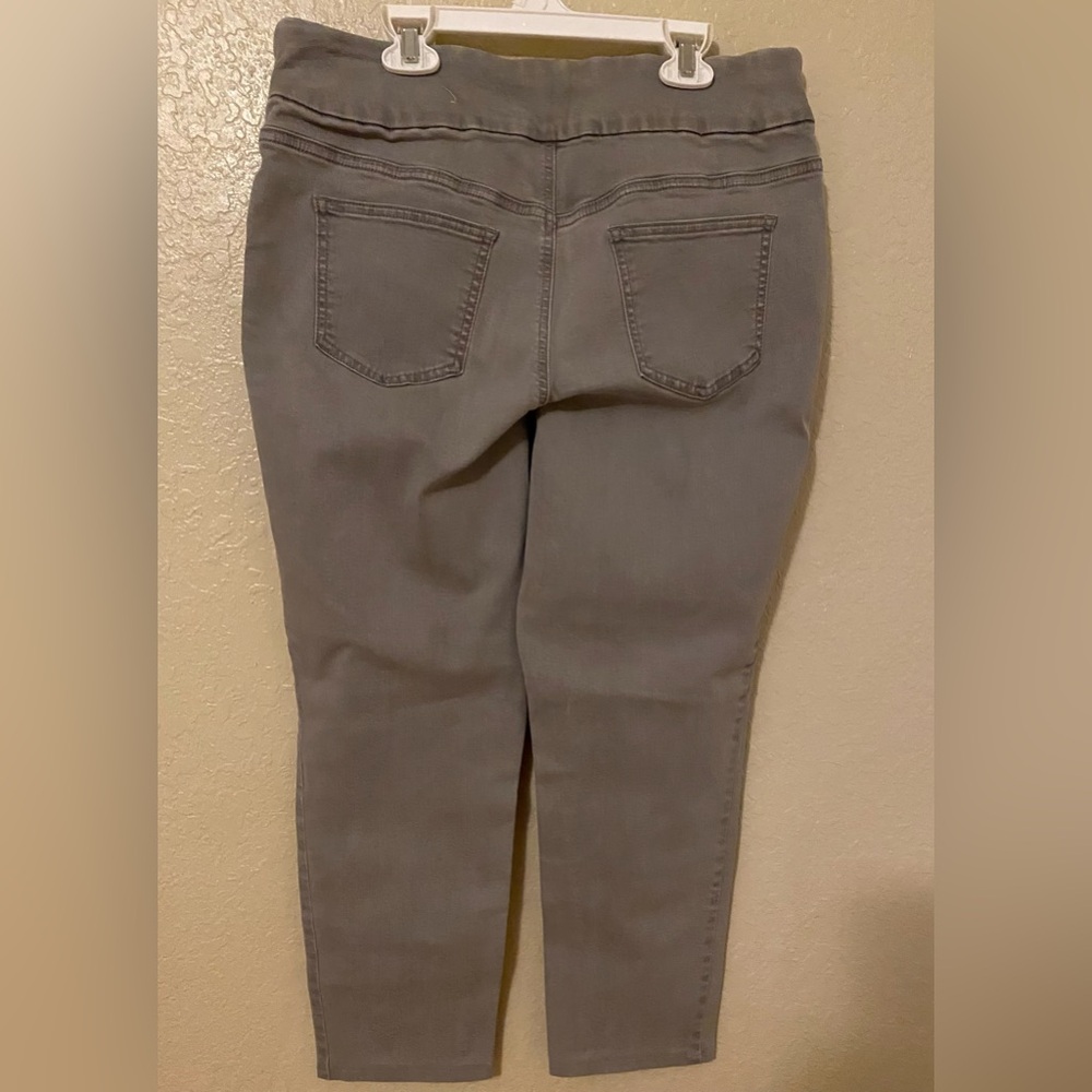 Jeans - Picture 2 of 3